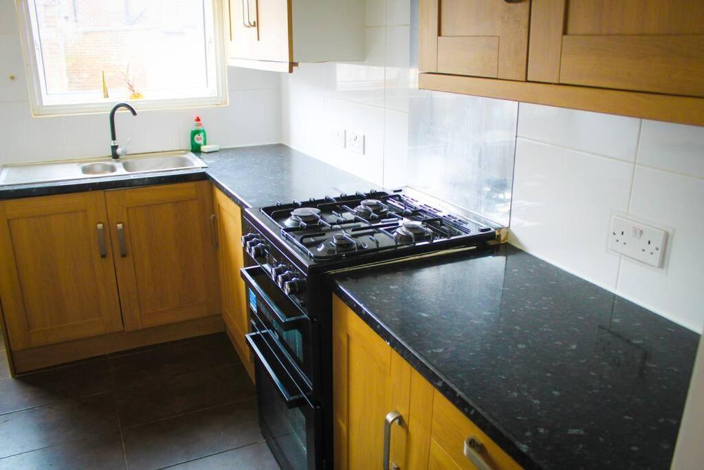 فيلا House In Colnbrook Near Windsor & Heathrow المظهر الخارجي الصورة