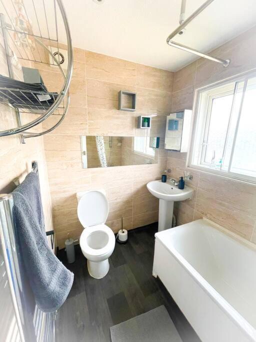 فيلا House In Colnbrook Near Windsor & Heathrow المظهر الخارجي الصورة